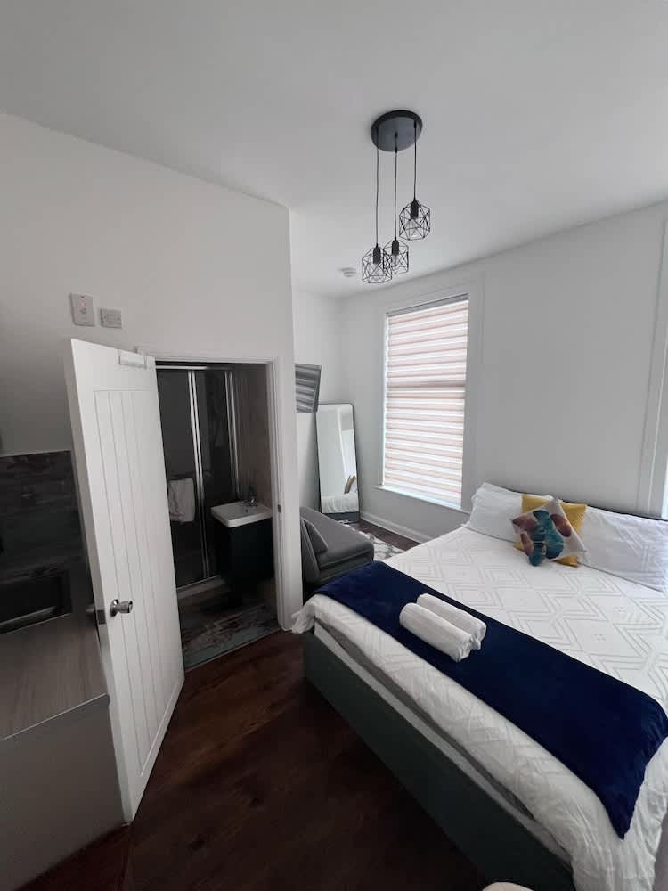 Dalston Luxe Studios (3 Miles away from Liverpool Train Station) 1