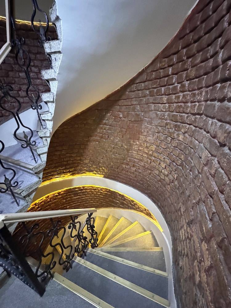 RENOVA OLD CiTY HOTEL 2