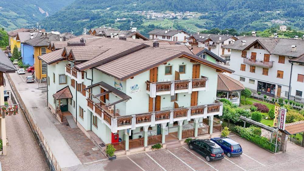 HC HOTEL GARNI ROOM AND APARTMENT 1