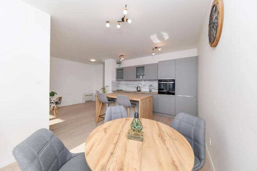Central Vibes by Belmont Realty 1
