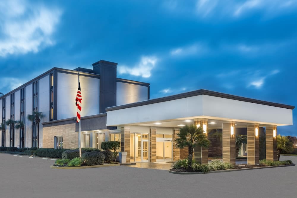 Wyndham Garden Summerville 1