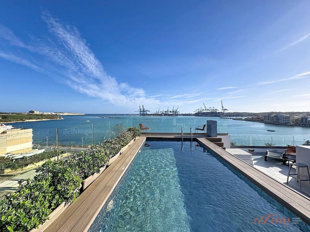 South 32 Hotel by Zzzing 1