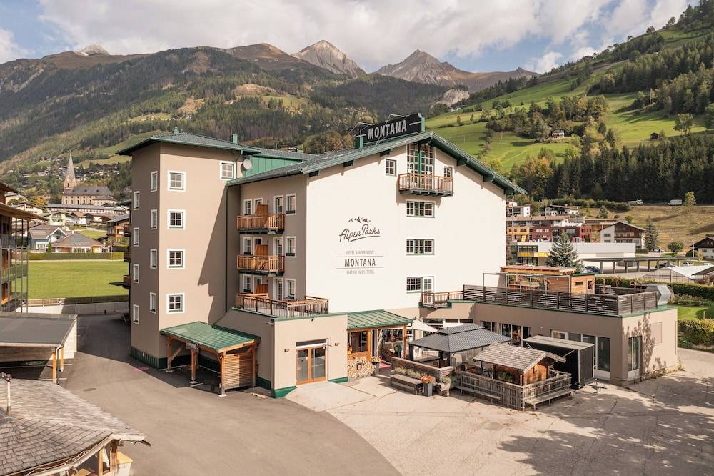AlpenParks Hotel Montana Matrei 1