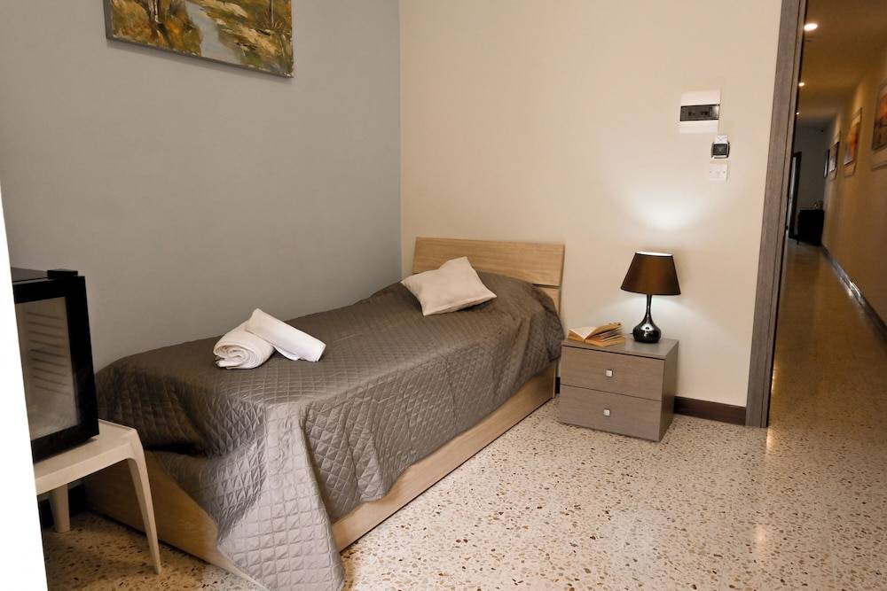 Cozy Ensuite Rooms 2