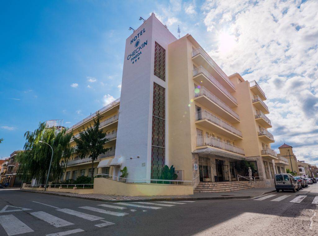 CHECKIN PINEDA HOTEL 2