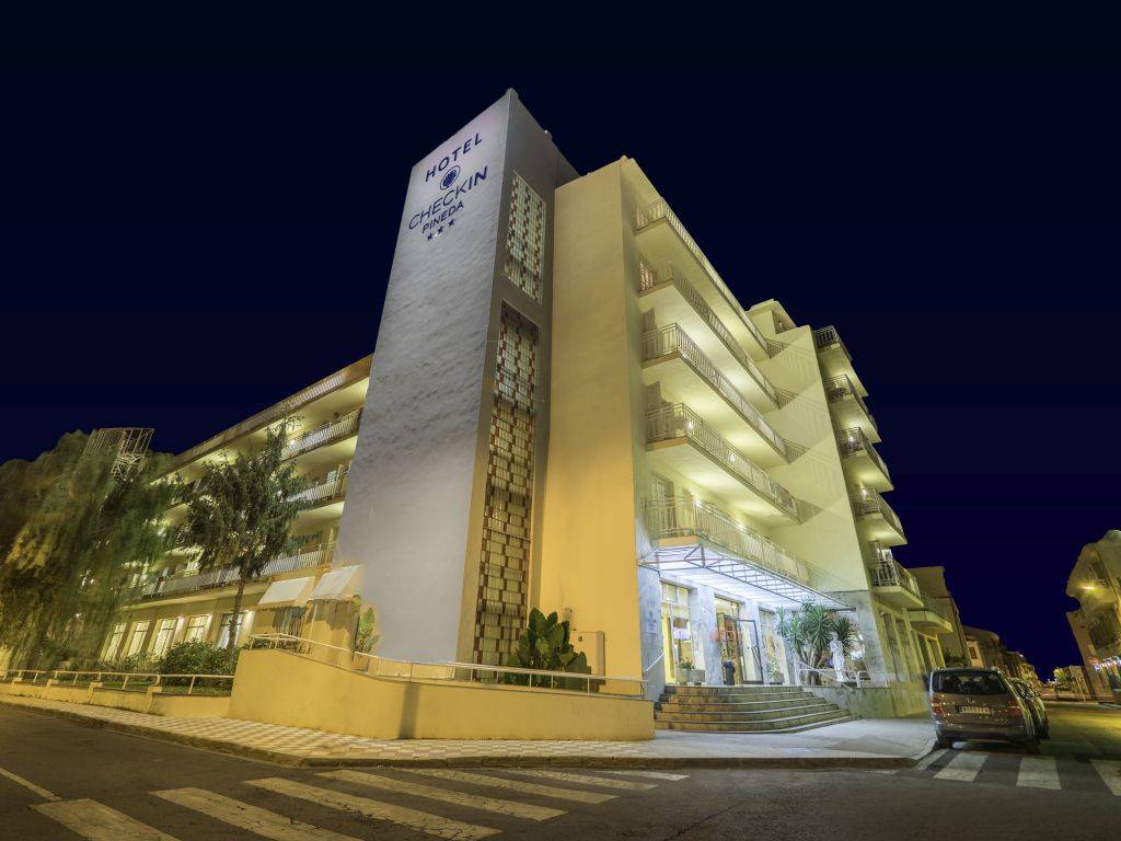CHECKIN PINEDA HOTEL 1