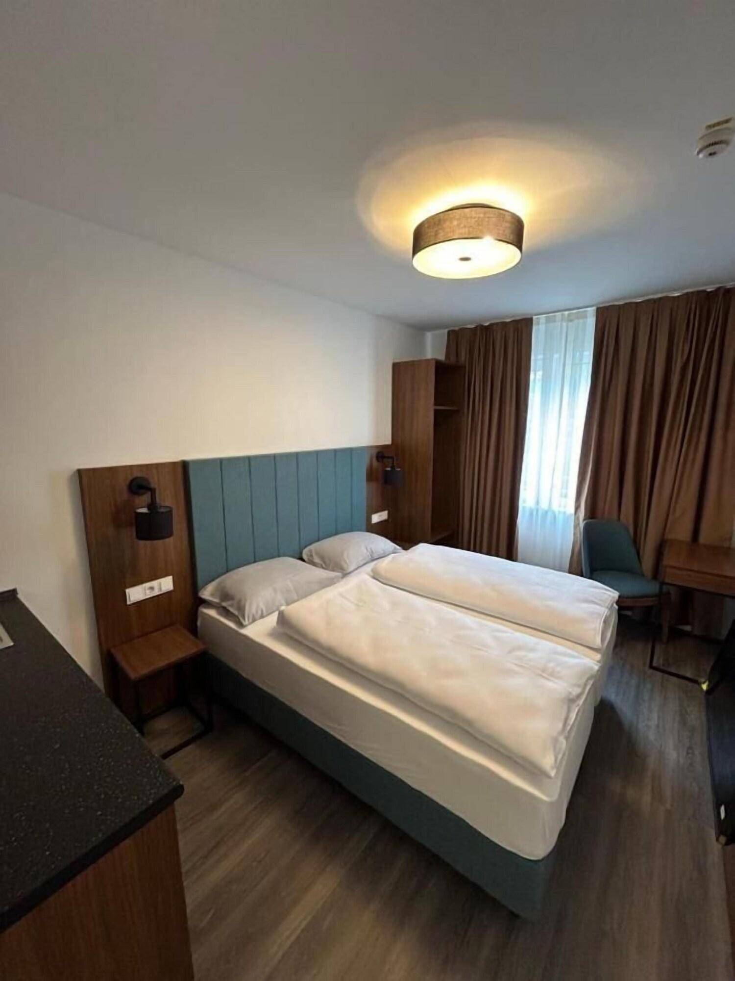 Lillys Hotel München 1