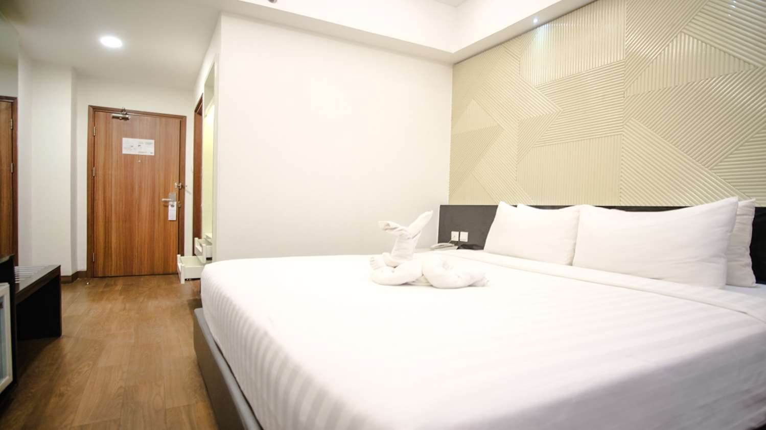 Golden Tulip Essential Makassar 1