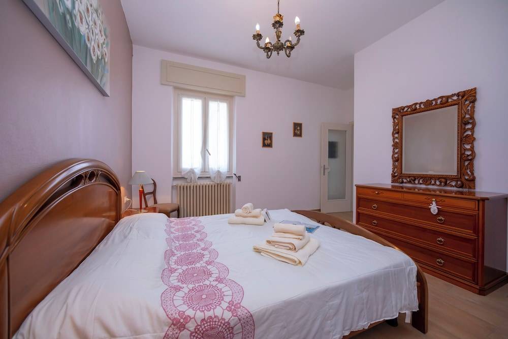 Residenza La Terrazza di Dante: 2BR Apartment with Sunny Terrace - Happy Rentals 2