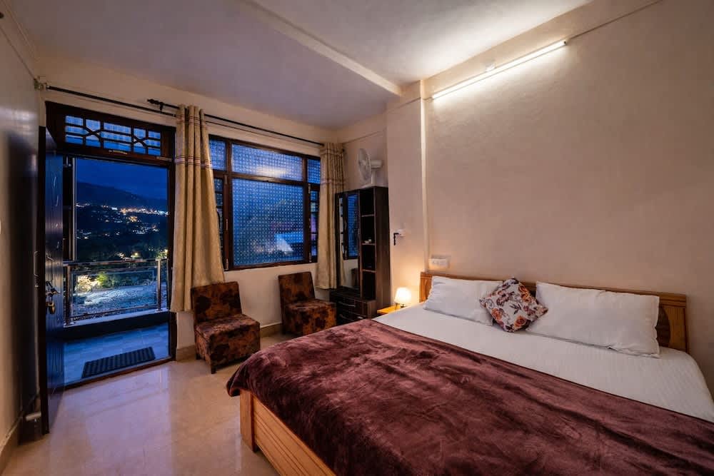 India Hotel - Mall Road Nainital - Lake View 1