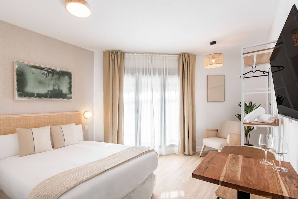 The Madrid Studios by Charming 1
