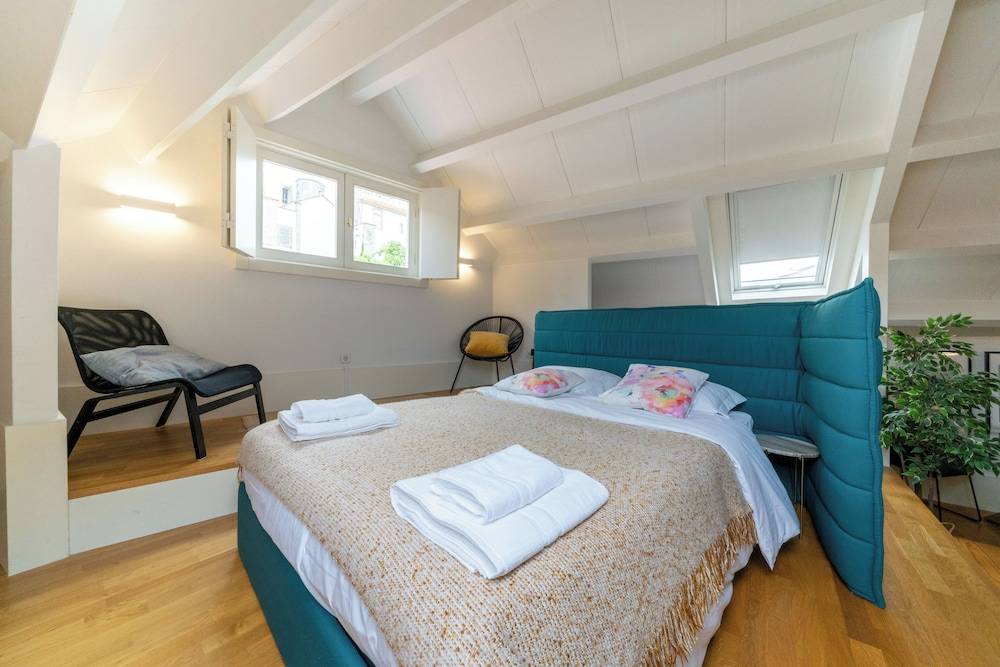 Mercadores Apartment by Amber Star Rent 1