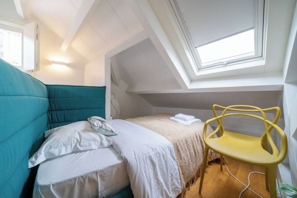 Mercadores Apartment by Amber Star Rent 2