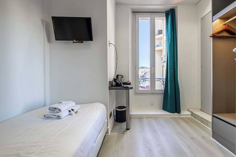 Hotel Avaton - Single Bedroom - Cannes Palais 2