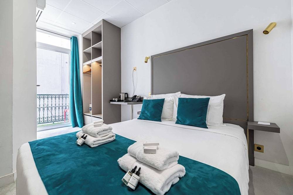 Deluxe Bedroom With Balcony in Cannes Palais 1
