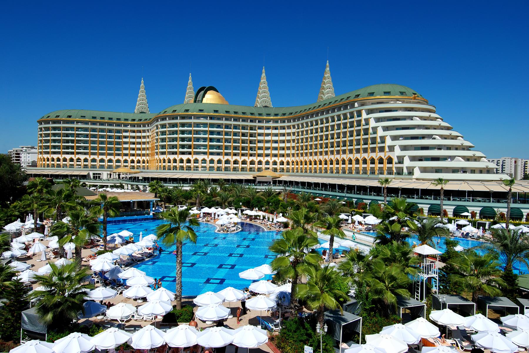 Delphin Imperial Lara 1