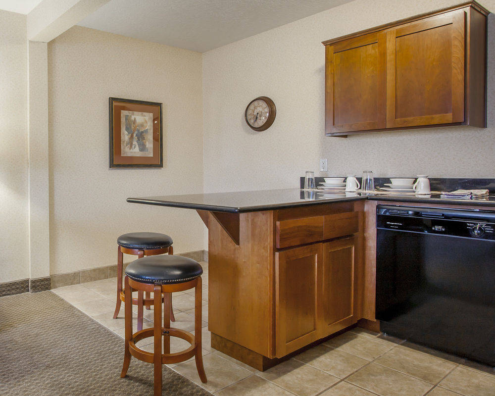 Quality Inn & Suites Airport 1