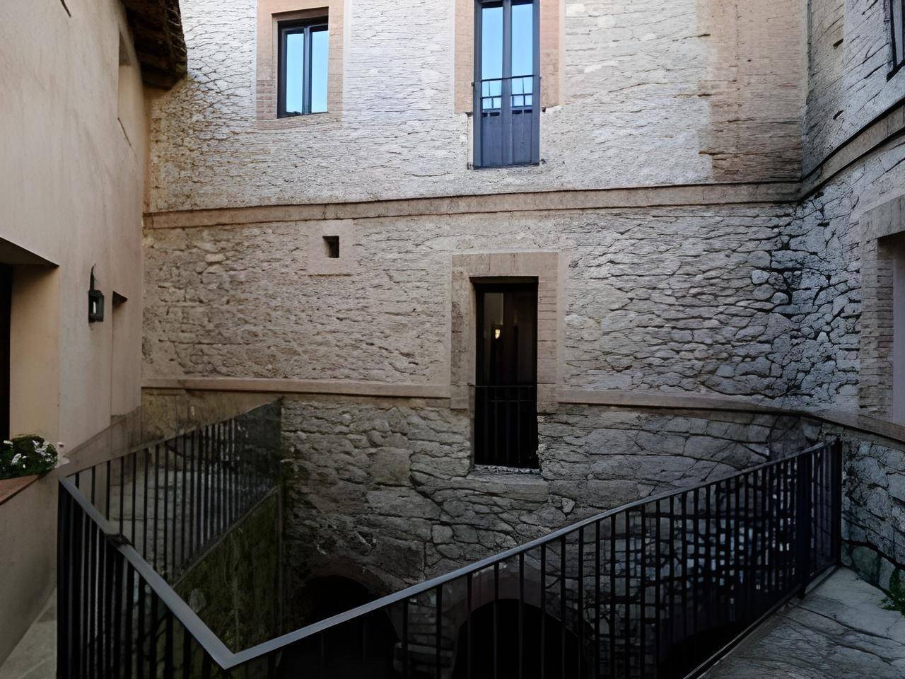 Caserón De La Fuente 2