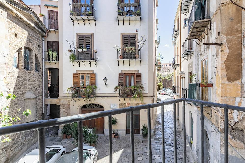 Guesthost - Piazza Pretoria Roomy Flat With Balconies X8 1
