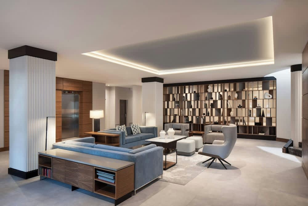 AC Hotel by Marriott Old Montreal 2