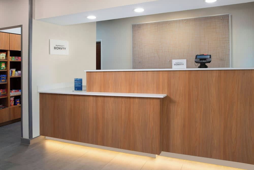Fairfield Inn & Suites Dallas Park Central 2