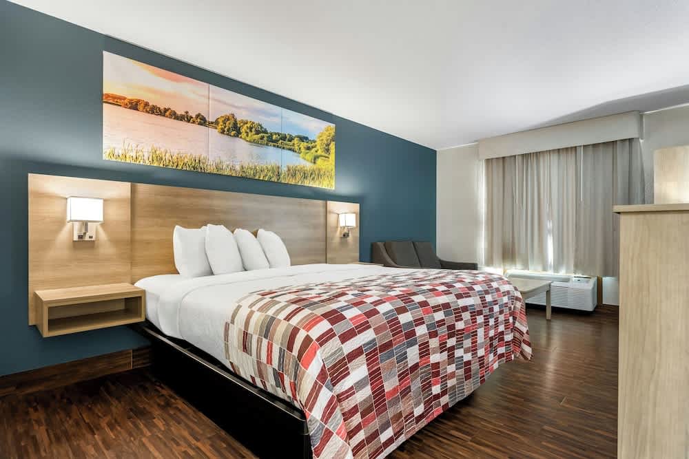 Red Roof Inn & Suites Tomah 1