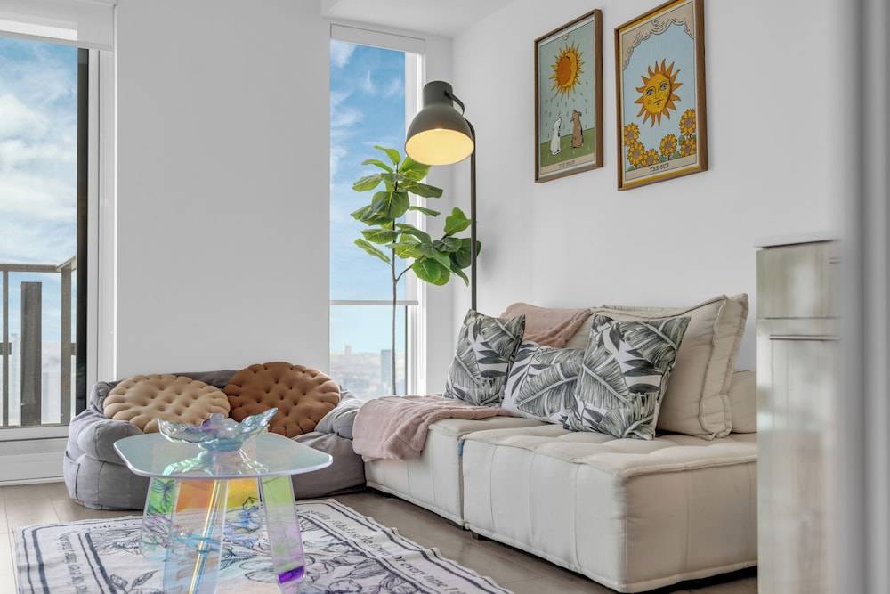 Econo Suites DT 1