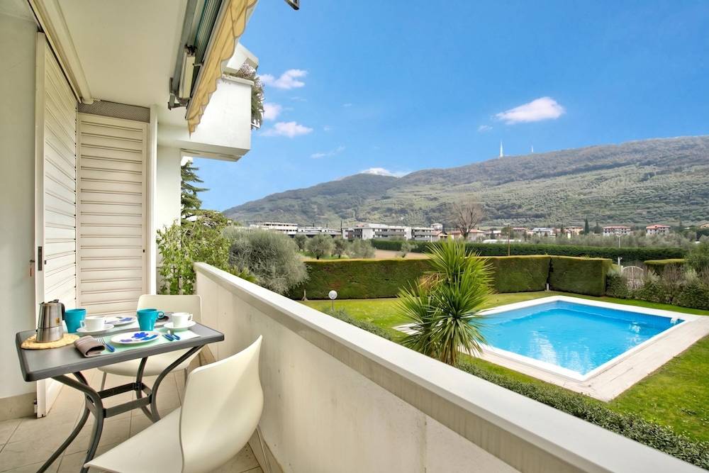Garden & Surf Residenza By Max With Pool & Balcony 1