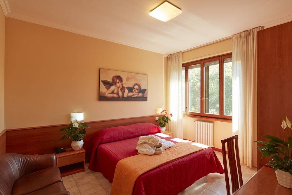 Hotel Plaza 2
