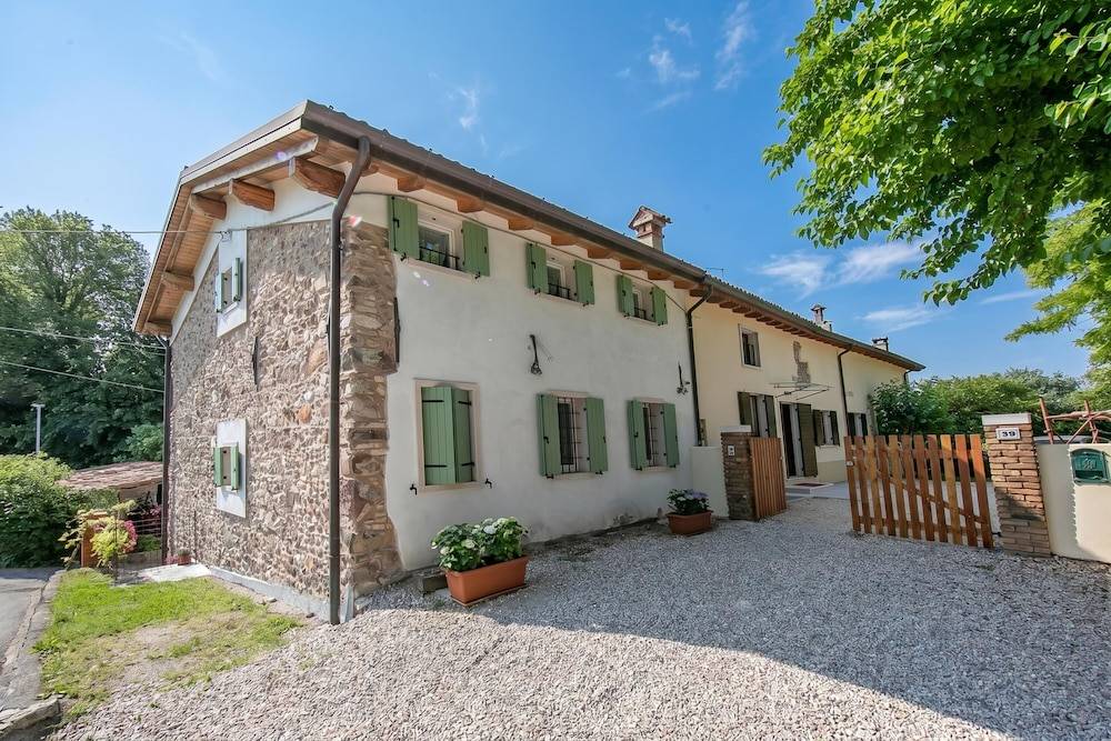 Casa Mondragon In Lazise w/ Private Gazebo With Table+chairs & Parking 1