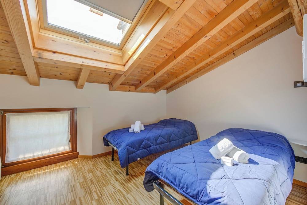 Casa Mondragon In Lazise w/ Private Gazebo With Table+chairs & Parking 2