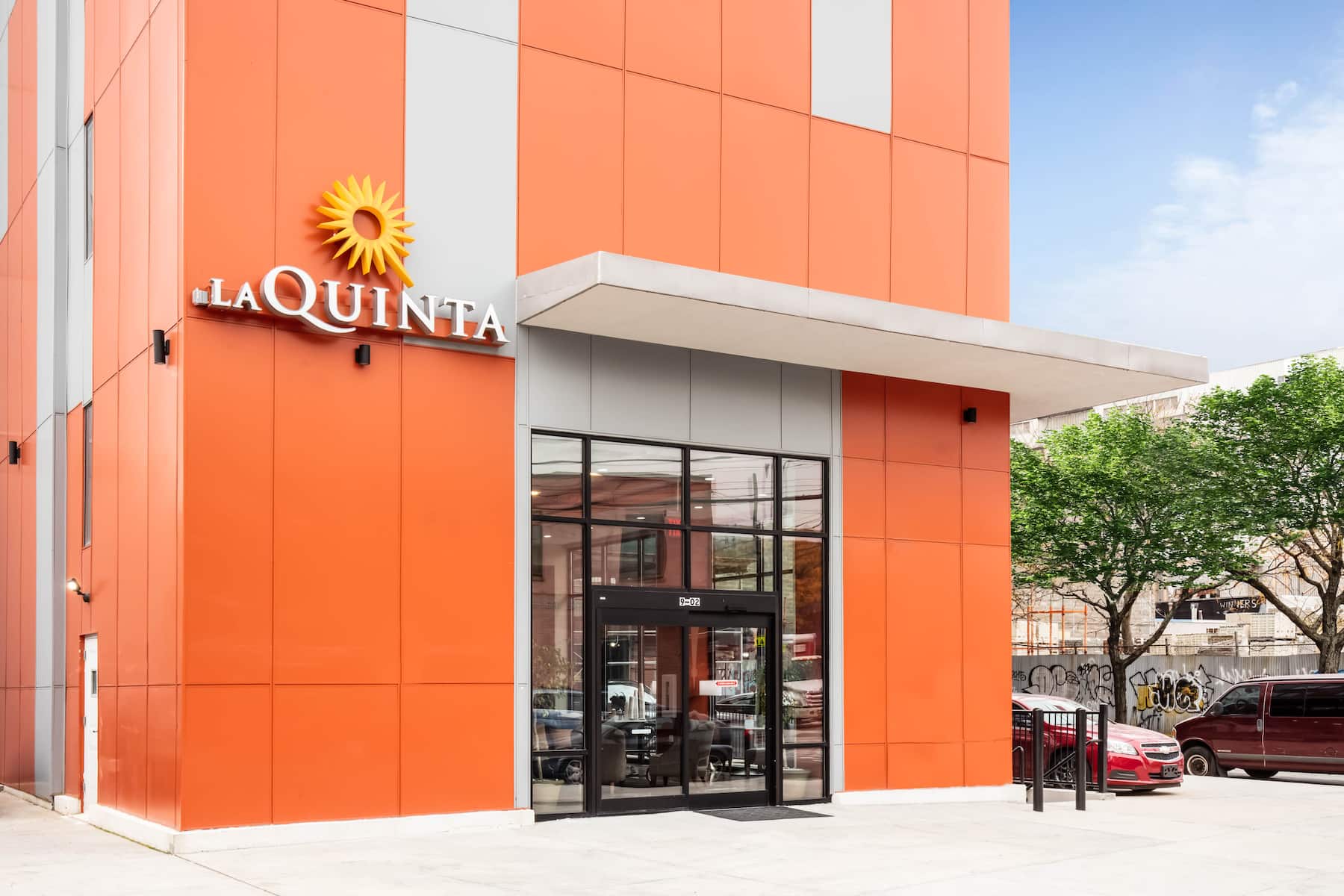 LA QUINTA INN AND SUITES BY WYNDHAM LONG ISLAND CITY 2