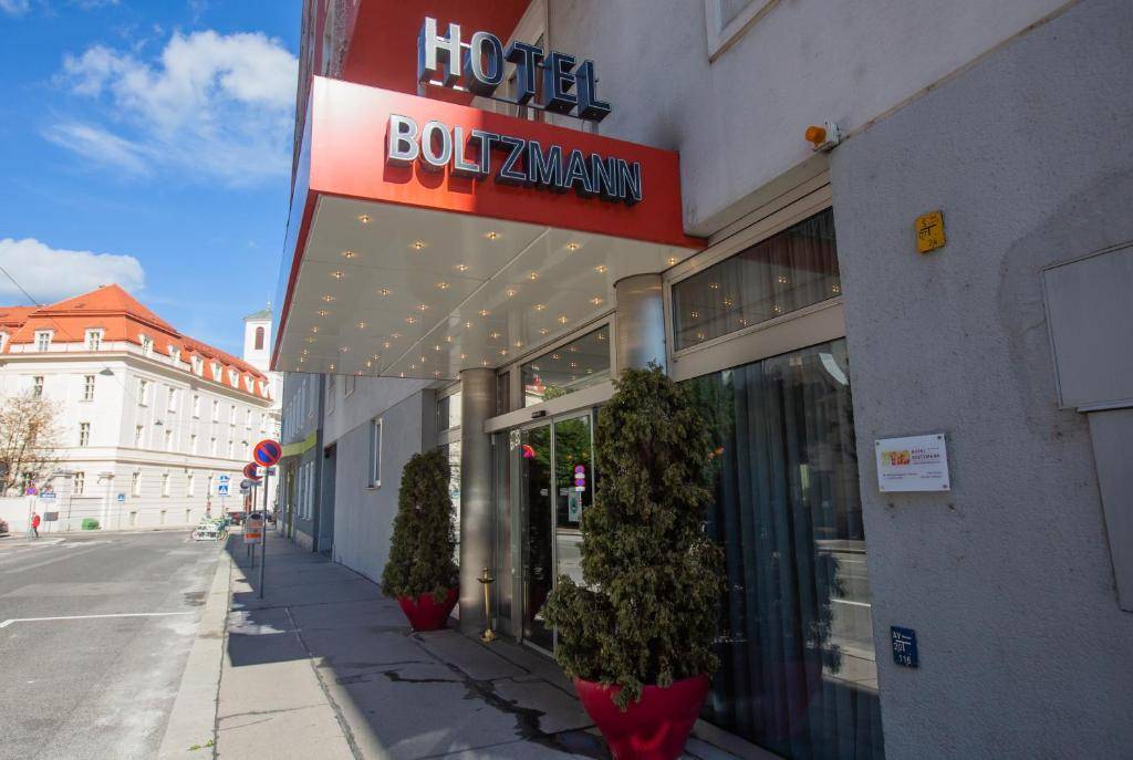 Hotel Boltzmann 2
