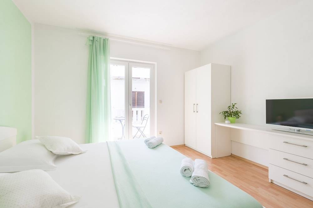Apartments Nikolina 1