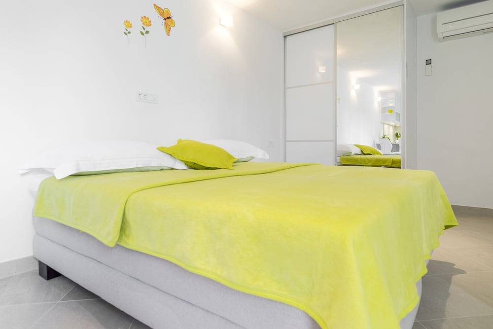 Apartments Nikolina 2