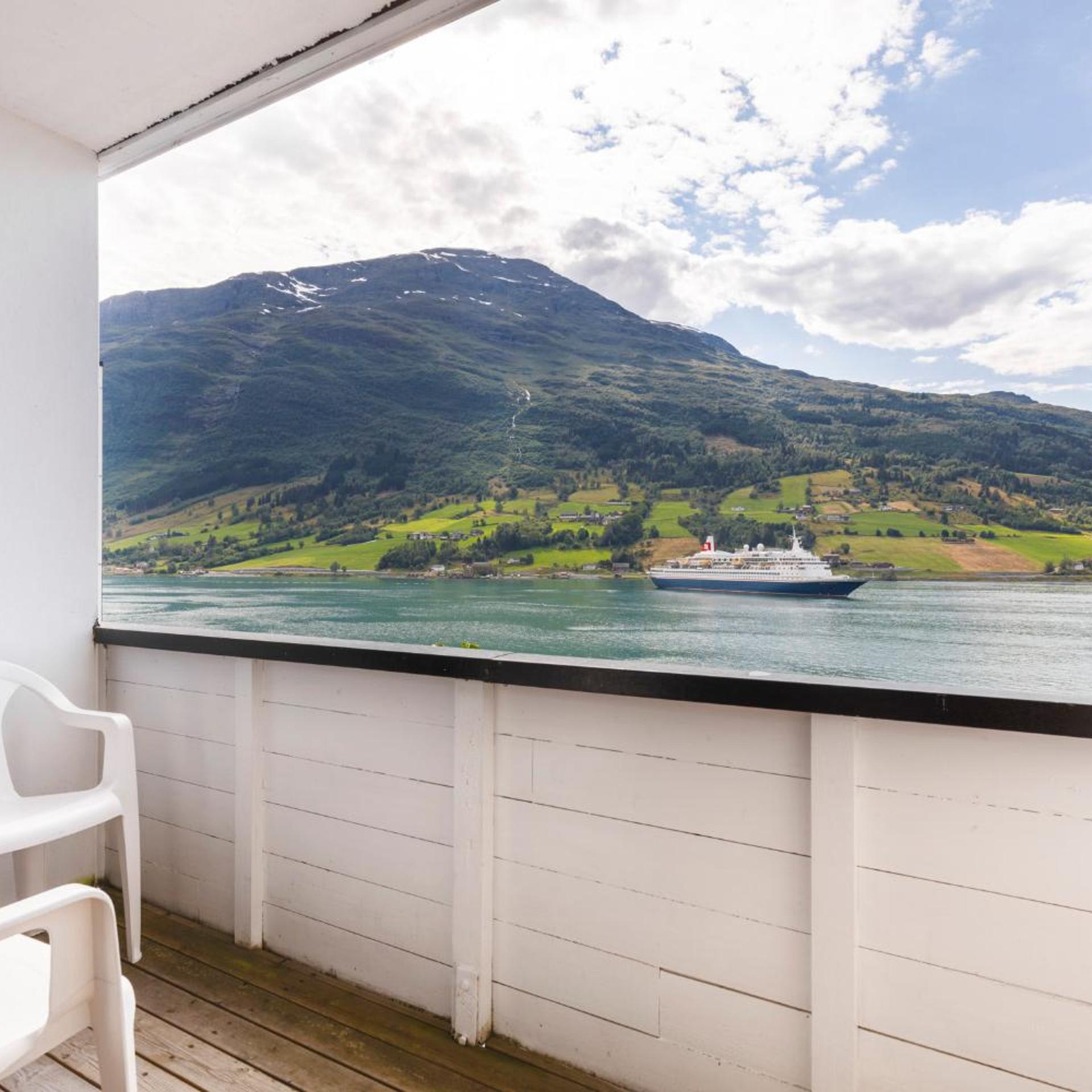 Olden Fjordhotel 2