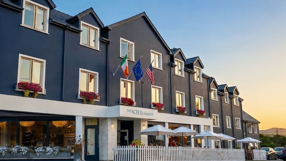 Schull Harbour Hotel 1