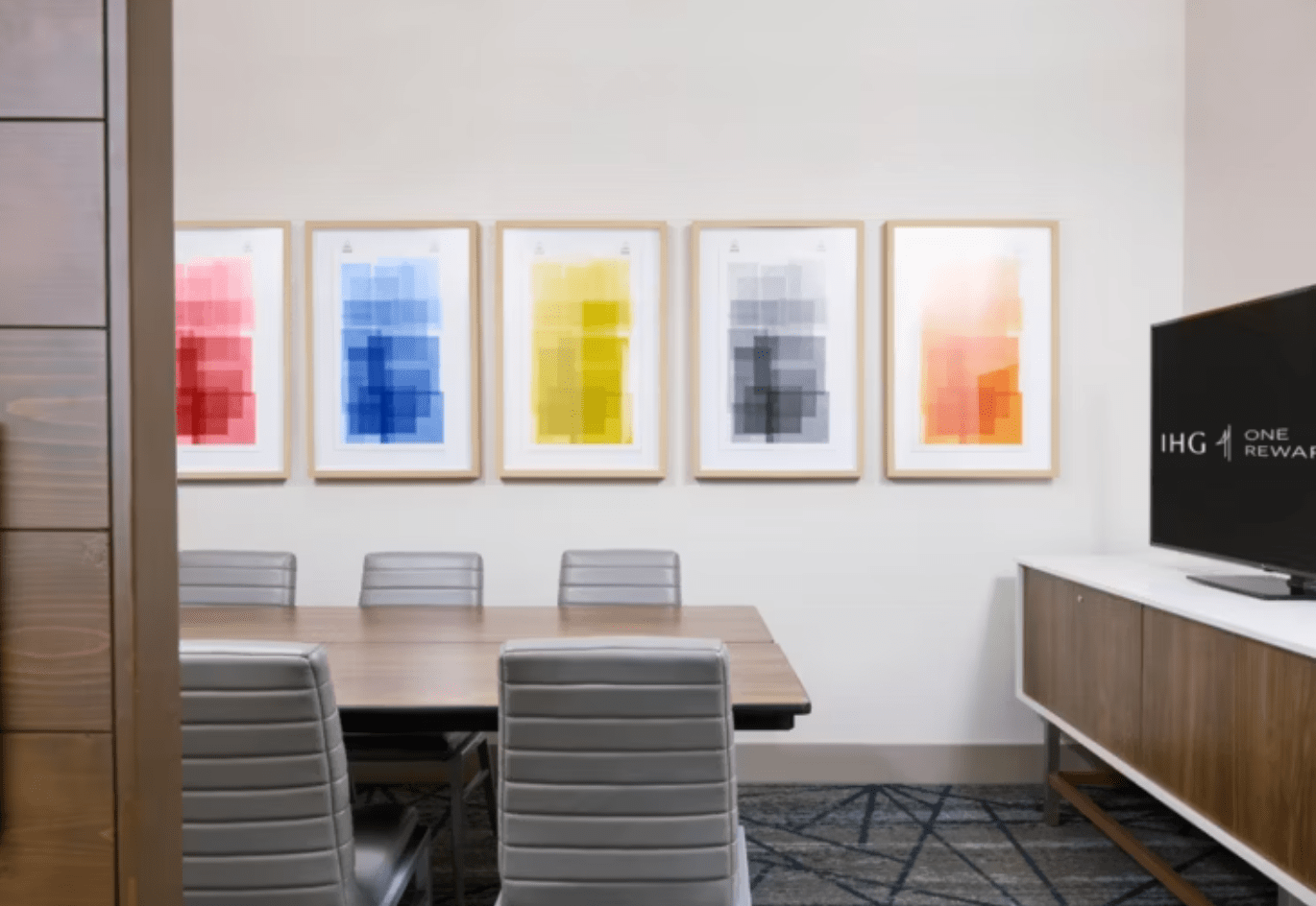 Holiday Inn Express & Suites Chicago West Oak Park 2