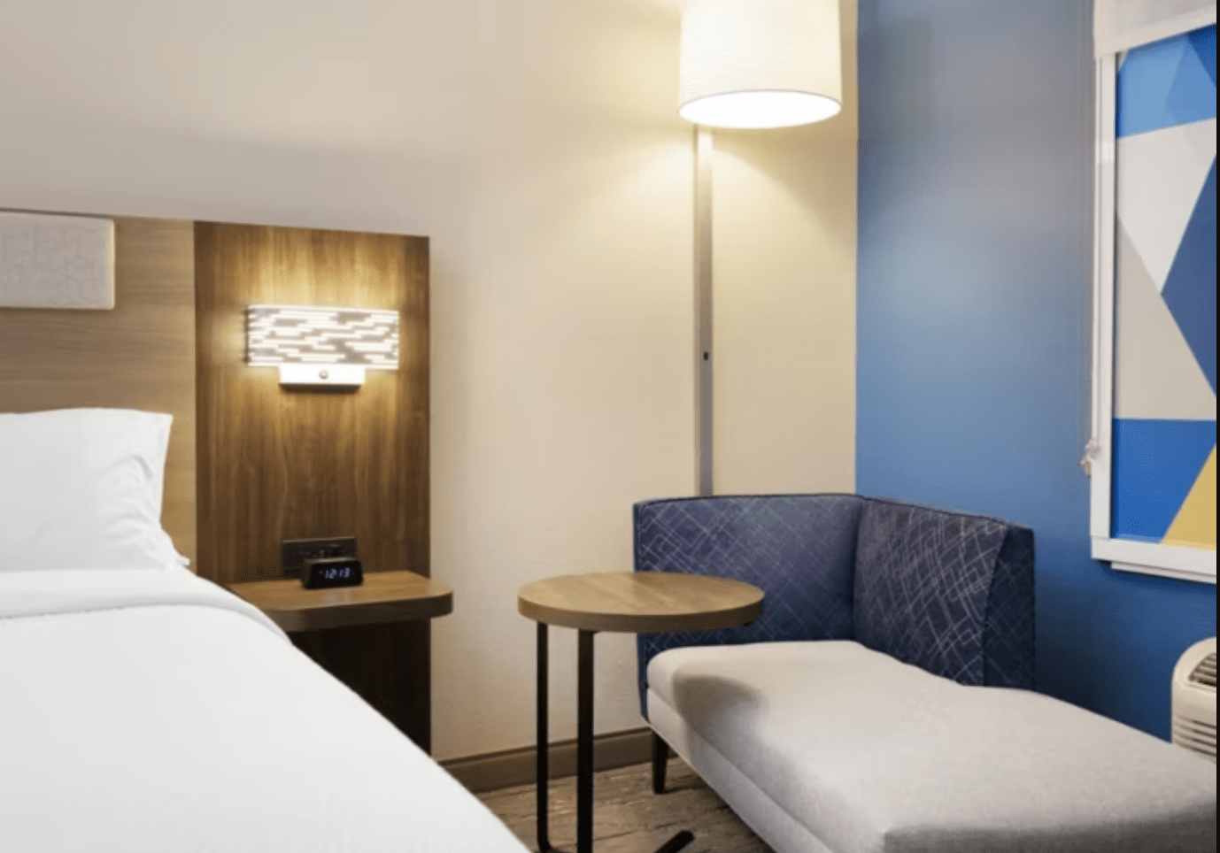 Holiday Inn Express & Suites Chicago West Oak Park 1