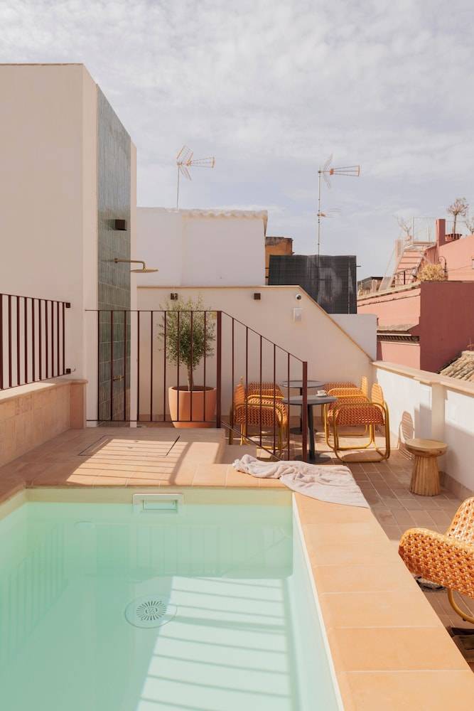 LIRIUM Casa Patio 1