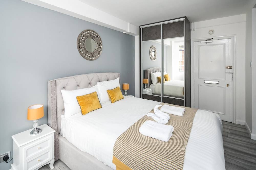 NEW Sleek & Modern Studio in the Heart of Chelsea 1
