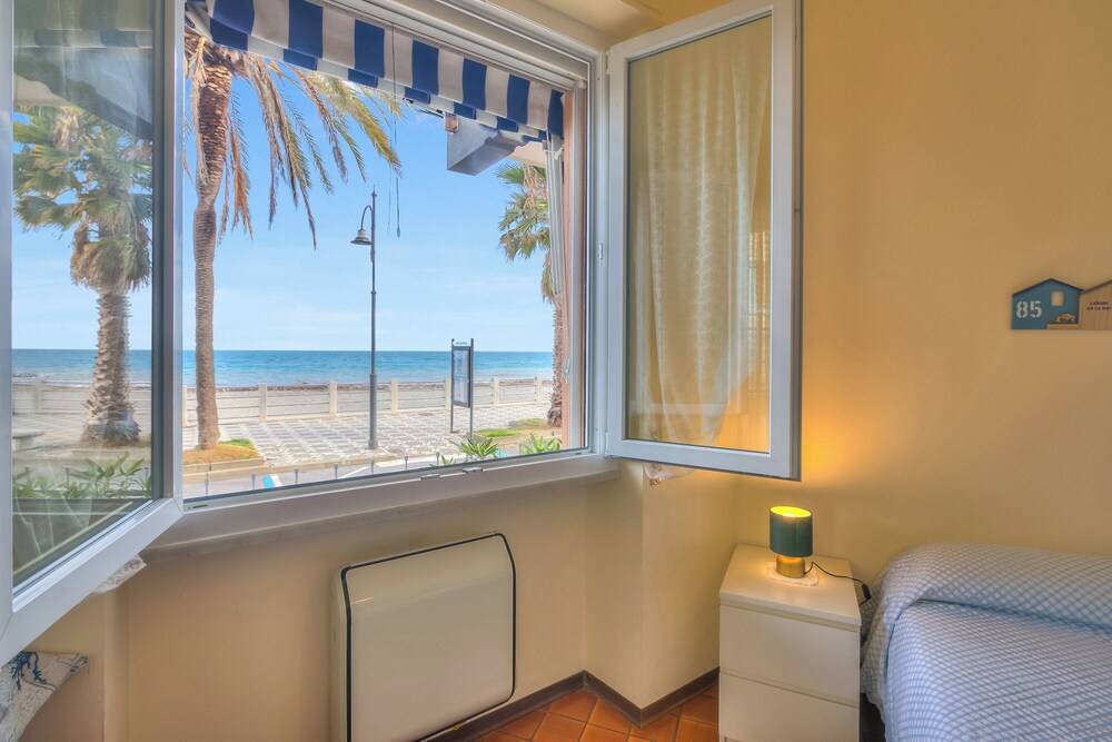 Mer Vivante - Front Beach With Balcony 1