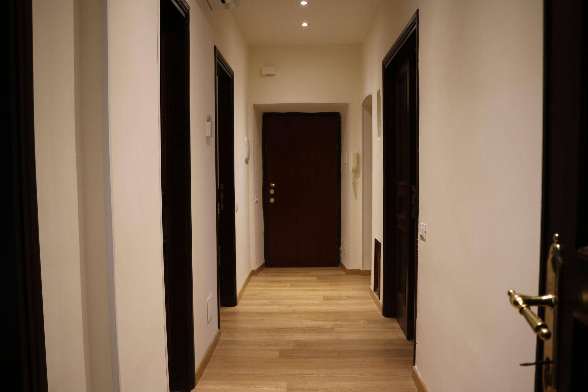 R.T. HOUSE'S 1