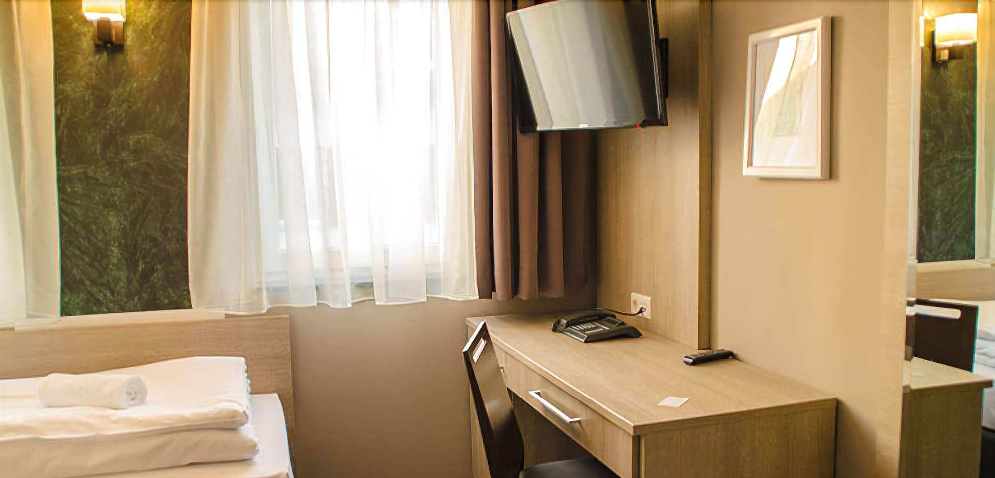 Alpha & Omega Hotel Stuttgart - air-conditioned 1