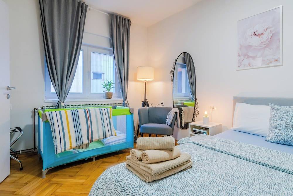 Peaceful Nest In City Center 1