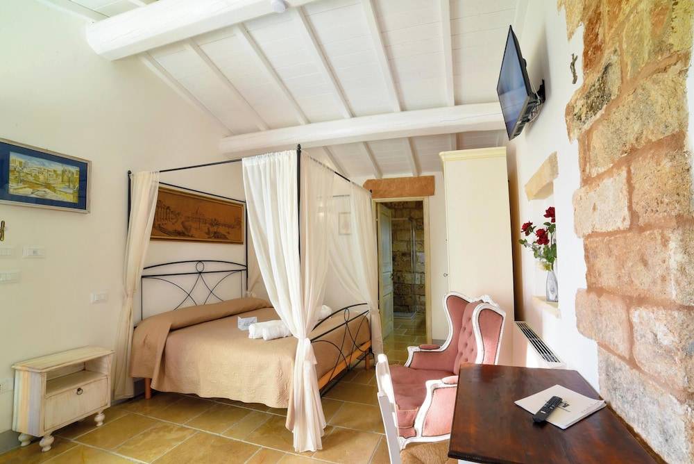 Masseria Santu Lasi with Private Pool & BBQ 2
