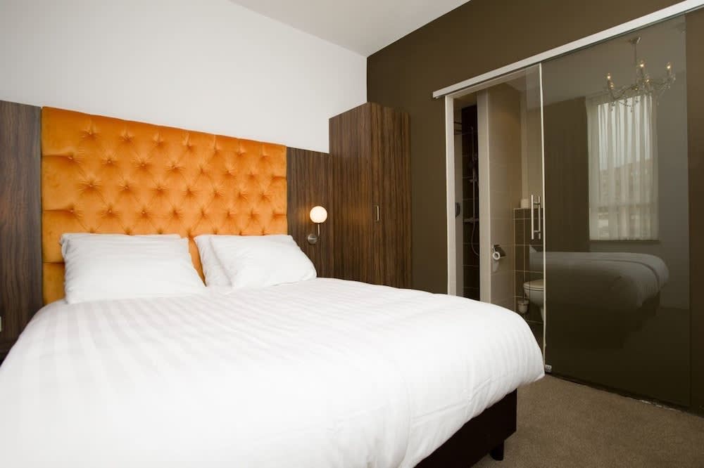 Hotel La Reine 1