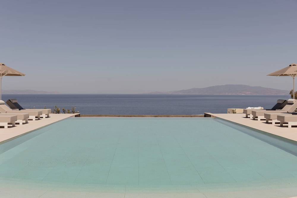 Filomare Oia Suites 1