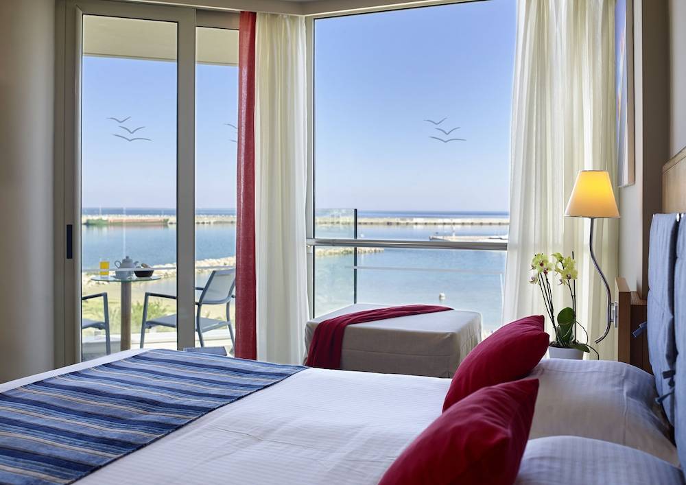 Kyma Suites Beach Hotel 1