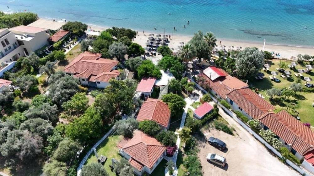 Physis Oikos Beachfront Apartments 1